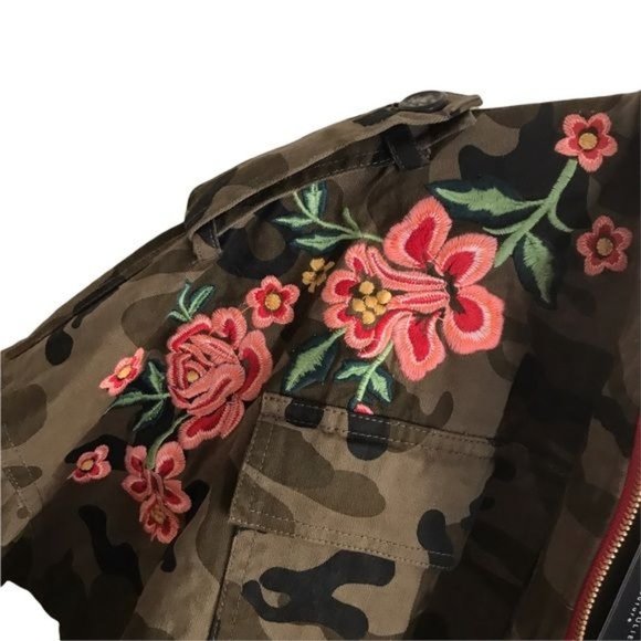 Romeo + Juliet Couture Floral Embroidered Liberty Hidden Hood Camo Jacket Small - Picture 13 of 16